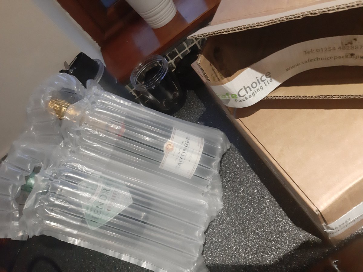 wowproject14's tweet photo. Big thank you to Iain @safechoicepoly for a speedy efficient service.  Loving the bubble bags for bottles 👍 #packaging #boxes #bubblewrap https://t.co/NZ4hn8V2te