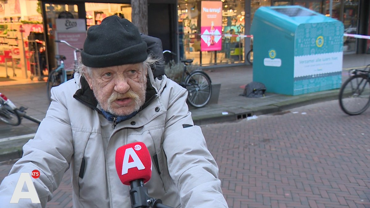 AT5's tweet photo. Omstander over steekpartij supermarkt: 'Er was zoveel paniek, mensen gingen rennen'

https://t.co/yVxsSutHPK https://t.co/KMbxe6oInp