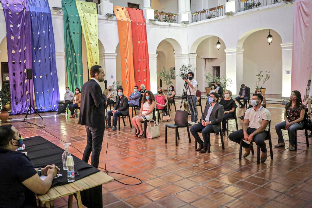 GobiernoMuniCba's tweet photo. 🏳️🌈 El informe presentado por @CbaDiversa, #VaronesTrans y #CentroTransCba se basa en datos recolectados desde diciembre de 2019.
➡️ Esta información, de suma utilidad, contribuye a la elaboración de políticas públicas para la eliminación de la violencia por cuestión de género. https://t.co/TBaF6tZQvy