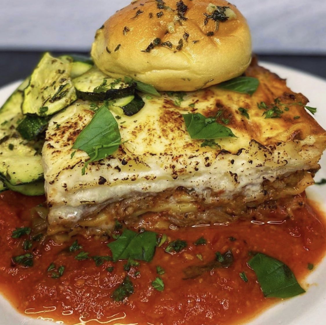 rohokitchen's tweet photo. Short Rib Lasagna with pork sausage, peas, ricotta, bechamel, and pomodoro sauce. Roasted zucchini with mushrooms and garlic bread 😛 Available until 6pm. #mealoftheday #takeout https://t.co/1Xrwfrf6EV