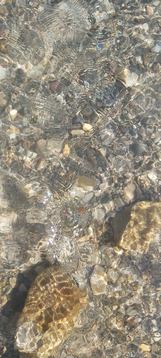 sirajammunir's tweet image. সিলেটের সাদা পাহাড়ের পাশে স্বচ্ছ পানি...