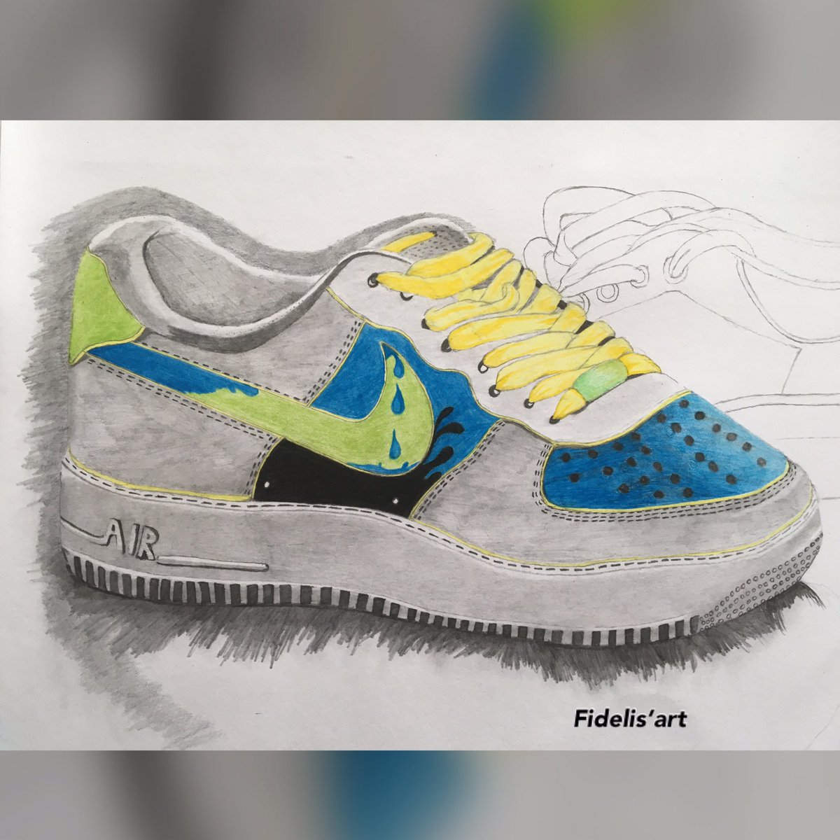 FSliss's tweet photo. Back to the old piece😋
Trying a free hand sketch on graphite and color pencil ✏️🥰

#ArtistOnTwitter 
#fidelisart https://t.co/K7oUqVfBuu