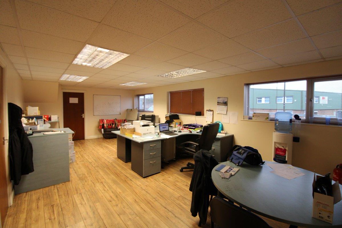 wardsurveyors's tweet photo. **TO LET - INDUSTRIAL PREMISES - 7,406 SQ FT (688.0 SQ M)**

Mid-terrace industrial unit on the well-established Sketchley Meadows Industrial Estate in #Hinckley. 

Please contact hward@wardsonline.co.uk or call 01455 251771 for further details and viewings. ✅ https://t.co/WebK3eJOoi