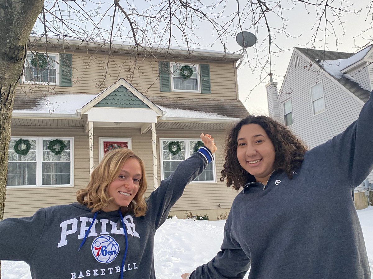 fionabase's tweet photo. only got through half of the teachers houses that we know where they live before hailey literally died on the ice but better than nothing!! #Scavengerhunt #collsspirit #choosekind #reindeergames https://t.co/pIRqEZBHRg