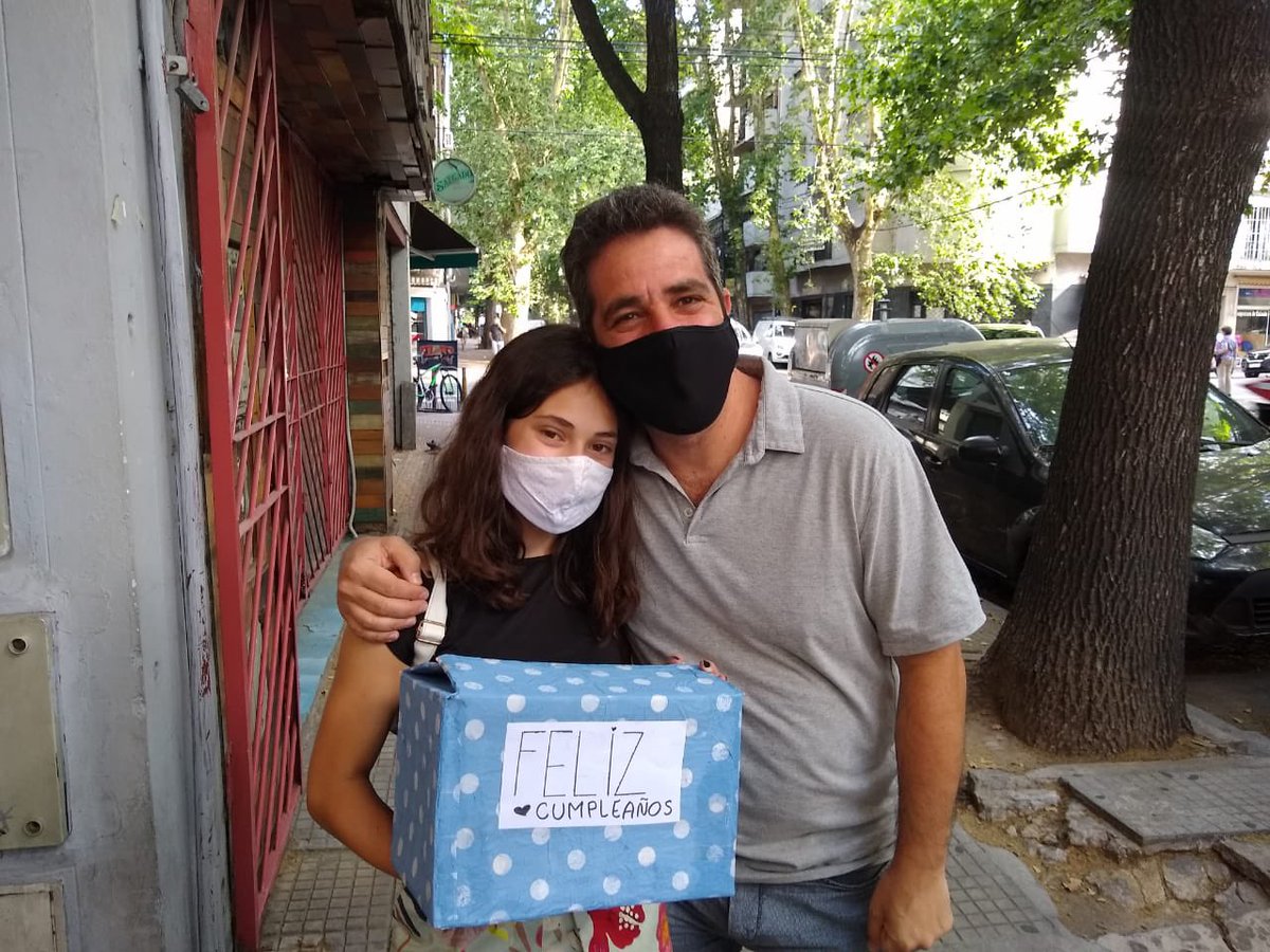 LeoncitoDan's tweet photo. 🌈 VOLVIÓ QUE LOS CUMPLAS FELIZ EN FAMILIA 🌈

El sábado entregamos las últimas cajas de Que los Cumplas Feliz en Familia 🦁🎂📦. Gracias a la colaboración de nuestra leona guerrera @RuthyTuch y sus alumnos de @ScholemA que fueron padrinos de este envío, https://t.co/s68nSBdXQF