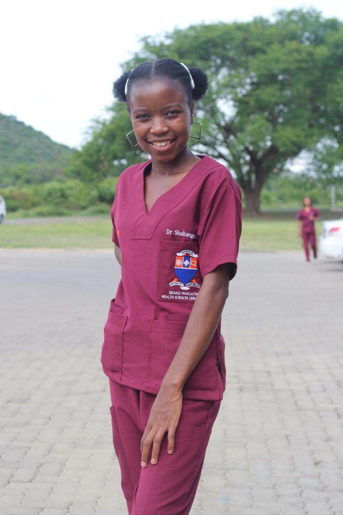 Sindile1121's tweet photo. It ended with a degree and a prefix "dr" 6 years later I'm a doctor 👏👏❤❤❤ ngyabonga Nkosi🥰 https://t.co/hFNXkS0jER