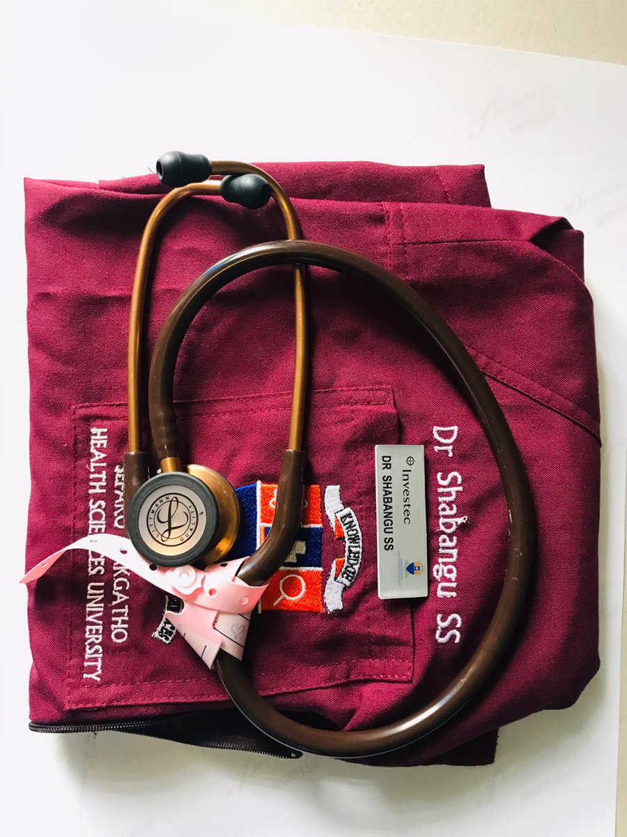 Sindile1121's tweet photo. It ended with a degree and a prefix "dr" 6 years later I'm a doctor 👏👏❤❤❤ ngyabonga Nkosi🥰 https://t.co/hFNXkS0jER