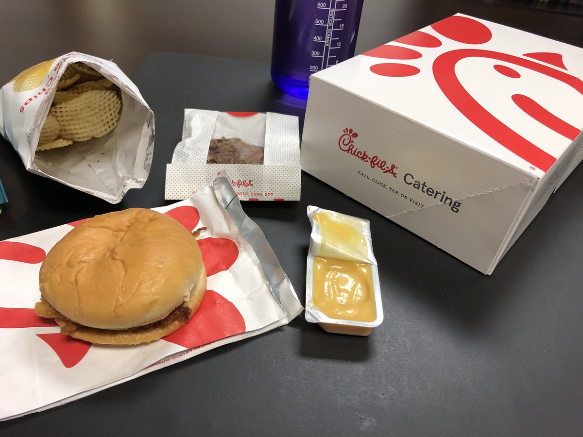 LisaSmithFCPS's tweet photo. Thank you to @ChickfilA in Riverview Plaza for providing our amazing staff with a tasty lunch!! #hardworkingeducators #thankful https://t.co/O08kxLRsPL