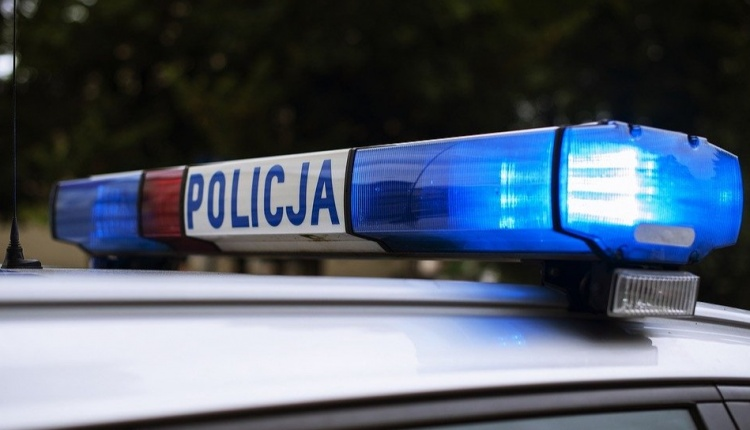 Laurunia3's tweet photo. 🤦‍♀️🤬 Rzecznik Komendy Głównej Policji insp. Mariusz Ciarka  zapowiedział, że w Wigilię policja i sanepid będą kontrolować prywatne mieszkania i domy, o ile ktoś złoży doniesienie, że przebywa u nas za dużo osób
https://t.co/zbuG3fGszj https://t.co/68eM8B8you