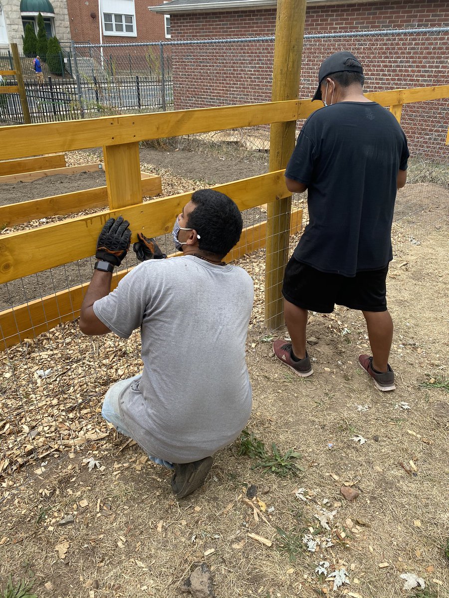 SINAInc's tweet photo. This is #20from20 where we remember 20 great things from 2020. #10- The Broad Street Art Garden. Thanks to @SustainableCT, @keneypark_sp, @OPP_Helps_Youth, @trinitycollege and so many more for turning a vacant lot into a community hub (once we don’t have to social distance ☺️) https://t.co/ap312IxByW