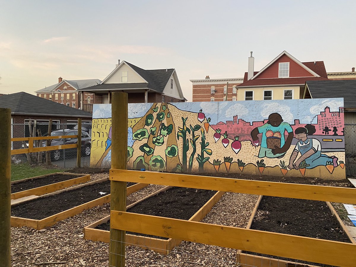 SINAInc's tweet photo. This is #20from20 where we remember 20 great things from 2020. #10- The Broad Street Art Garden. Thanks to @SustainableCT, @keneypark_sp, @OPP_Helps_Youth, @trinitycollege and so many more for turning a vacant lot into a community hub (once we don’t have to social distance ☺️) https://t.co/ap312IxByW