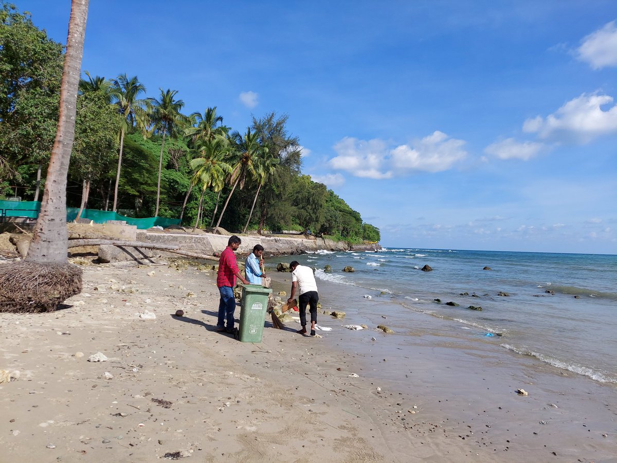 Swachhandaman's tweet photo. Trash comes to Andamans from many neighbouring countries such as Korea, China, Indonesia, Thailand etc. PBMC workers fighting this endless onslaught in the middle of the afternoon, at Corbyns Cove in Port Blair. 
#saynotoplastic #noplastic #endplastic #marinelitter https://t.co/cQnoOdACa5