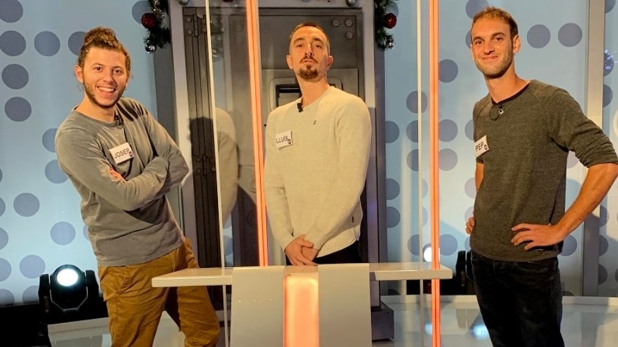 YoSeMediapro's tweet photo. Sabíem que tenieu ganes de veure'ls un altre pic 😉

Els #JocFora varen ser el primer equip capaç d'aguantar VUIT setmanes al #JoEnSéMésIB3 🔝

Un any després tornen per participar a uns especials de festes que seran inoblidables 🎄

Cada vespre a @IB3 a les 21:30 h. 📺 https://t.co/KEgQZpQxTt