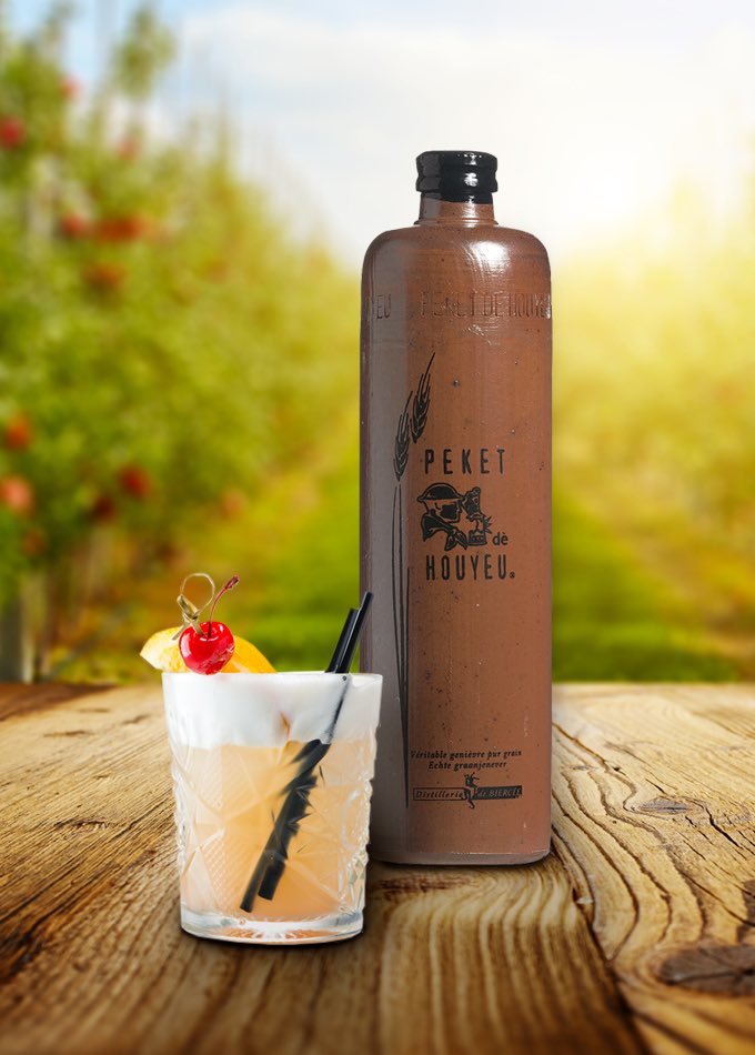 Looking for a little twist in your holiday fun?  How about spicing it up with a ‘Peket Sour’…
2 oz Biercée Peket dé Houyeu
Fresh lemon juice
4 tsp of cane sugar syrup
1/2 egg white
Ice cubes
Top it off with a lemon wedge and a maraschino cherry!  Cheers! <a href="/BierceeUSA/">Biercee USA</a>