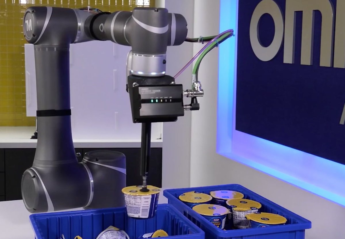 automationworld's tweet photo. Highlights of new tech showcased at #PACKEXPOConnects, including @Lenze's new i950 #servodrive, @OmronAutomation's HD-1500 #autonomousmobilerobot & FH 3D #visionsensor, and @EpsonRobots IntelliFlex flexible feeder and C12XL 6-axis #robot. https://t.co/ycXfUg0FS9 @packexposhow https://t.co/pY7Gmqiozq