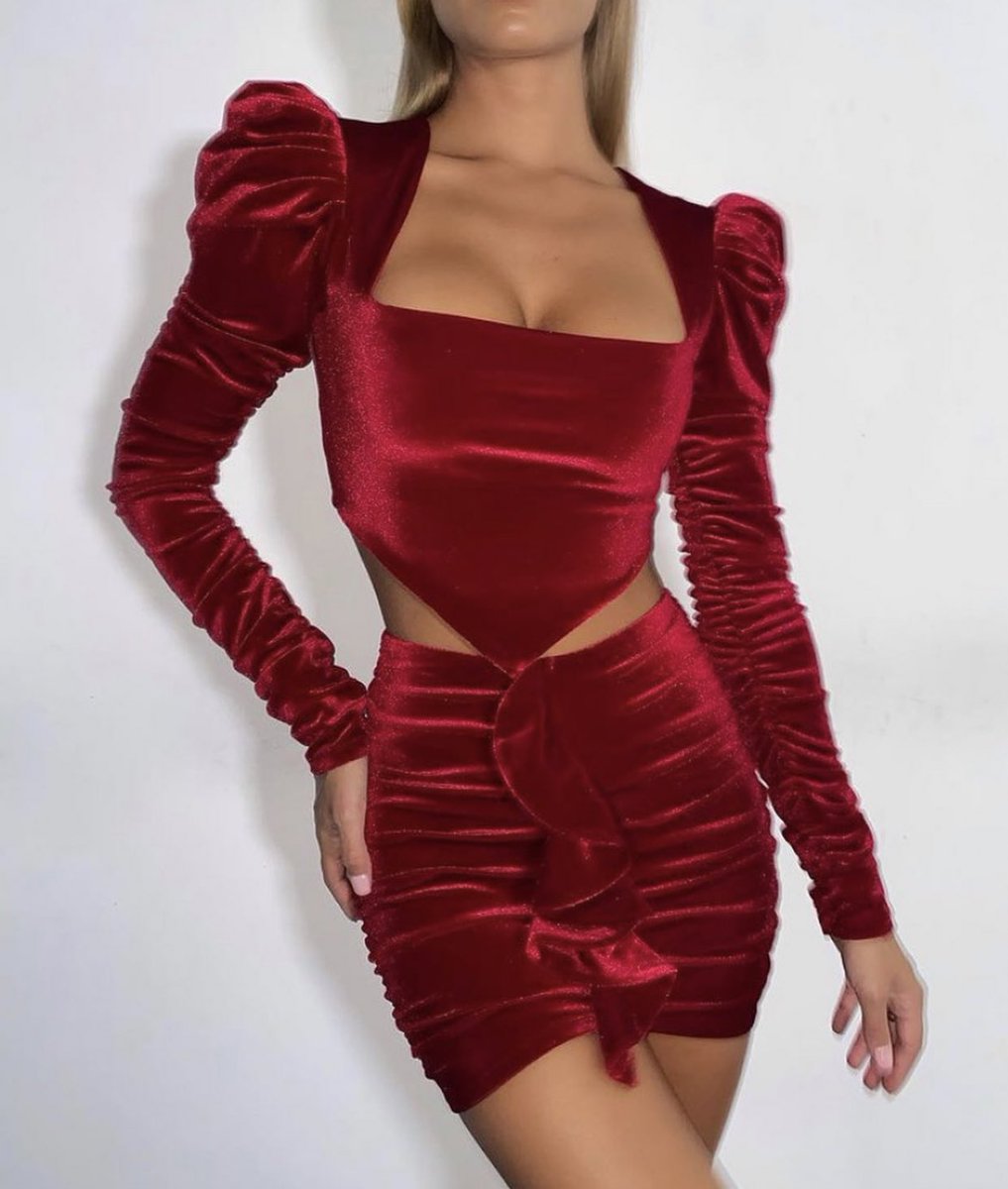 ohpolly's tweet photo. Lady in RED ❤️✨ 

Do you wanna win a look to style up like this over the Festive period? Like &amp; RT this post for the chance to be GIFTED your favourite look from our site 😘 https://t.co/NP8r35OTrc