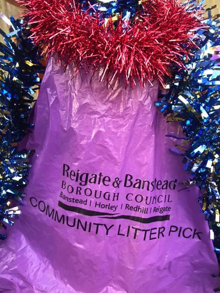TadworthVillage's tweet photo. #MerryChristmas from our #lockdownlitterpickers
#Kingswood #Tadworth #BurghHeath #WaltonOnTheHill #LowerKingswood #Surrey #litter #picking #litterpicking #keepbritaintidy #litterpickers
#reigateandbansteadboroughcouncil
#alexandraunitedfootballclub
#richardsaundersandcompany https://t.co/G1sHnXqBRV