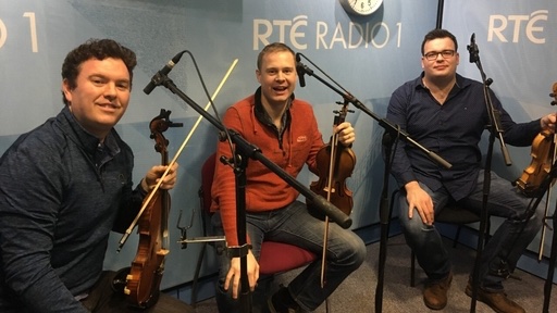 RaelachRecords's tweet photo. Happy Christmas and thanks for your continued support throughout 2020. We are looking forward to a much better 2021!
For the season that's in it, here's @fidil3 playing a festive favourite (from 8:20) on @RTERadio1 from November 2019:
https://t.co/FfnSLmY1wF https://t.co/itOC9SlcfB