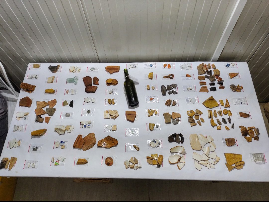 MuseuWanderleyP's tweet photo. A memória é uma das coisas mais importantes que temos para registrar acontecimentos históricos. Parte do processo de requalificação do #MuseudoRecôncavoWanderleyPinho, o trabalho de arqueologia tem encontrado achados que guardam lembranças. https://t.co/BPxSFjlpc3
