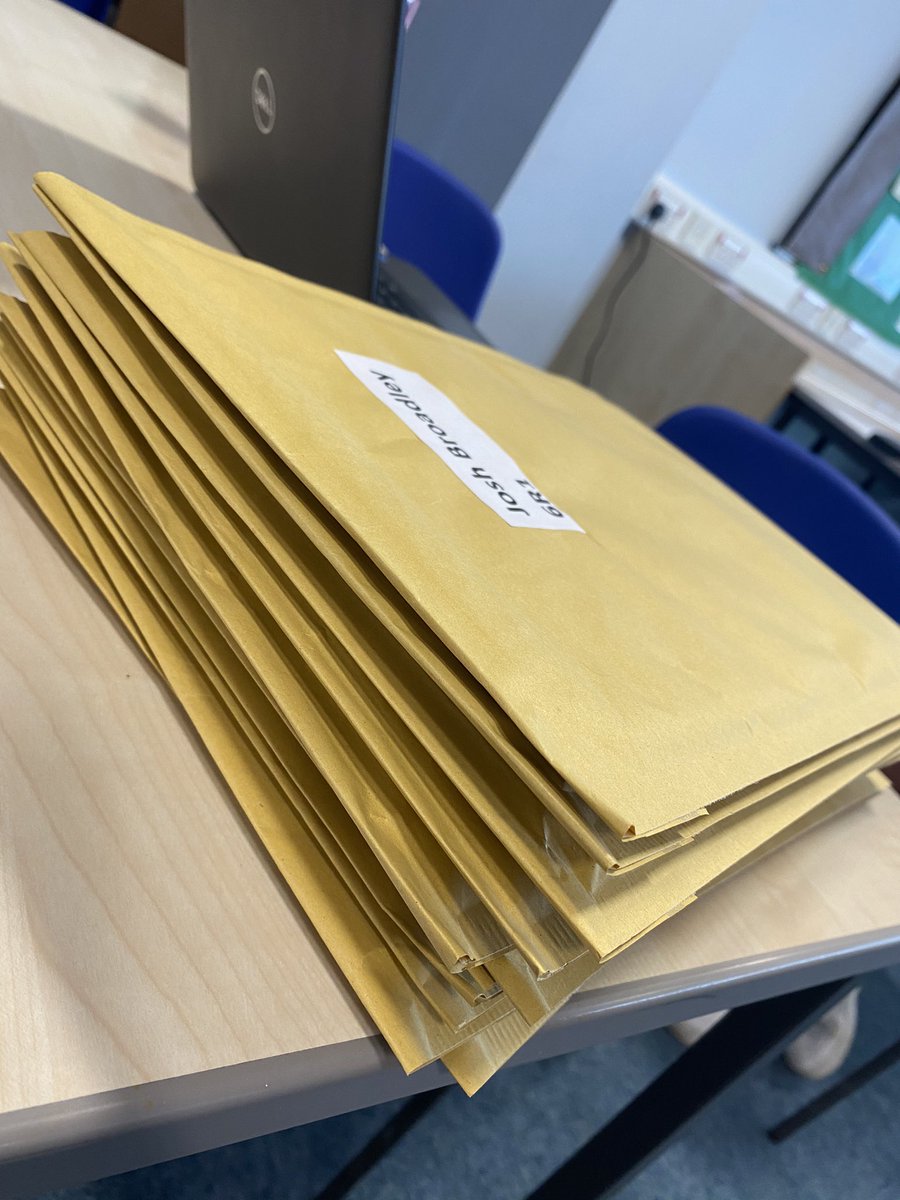 acrylify_yes's tweet photo. ✨The Acrylify team has been working hard for the past few days to get all orders finished before Christmas🎄 
Thank you to everyone who has already collected their plaque, we hope you love it! 
If you ordered a plaque but haven’t collected it yet please come to the library ASAP! https://t.co/CiymXi1lXM