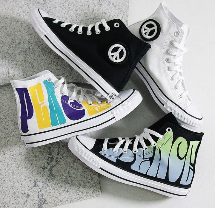 adicTillas's tweet photo. No sabes que regalar aún? Converse chile tiene la respuesta con sus geniales colecciones #peace #pride y #bugsbunny 
Visita el link y descubre más!!
#conversechile #adictillas
https://t.co/xzS3hZhxue https://t.co/Ooj3qjrUIE