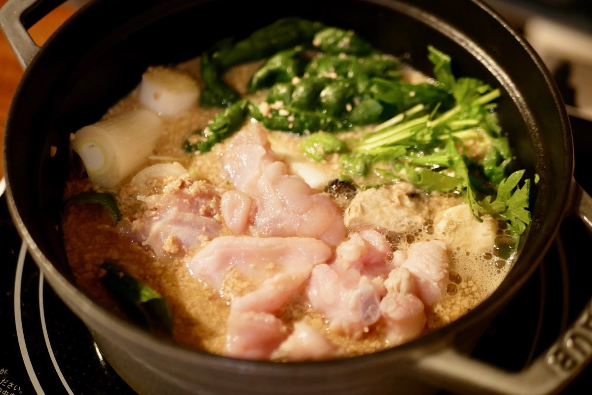 HikaruruKitchen's tweet photo. あんこう鍋 / Monkfish Hot Pot

大洗漁港にて名産のあんこうを仕入れ。肝からスープを作成して鍋に🍲
あんこうは冷凍すると弾力が落ちるらしく、これまでの人生で食べたのは全て冷凍だったと違いが分かるほどプリプリ😳

#あんこう #鍋 #monkfish #goosefish #hotpot #料理 #おうちごはん #cooking https://t.co/bWBXDE3ZjG