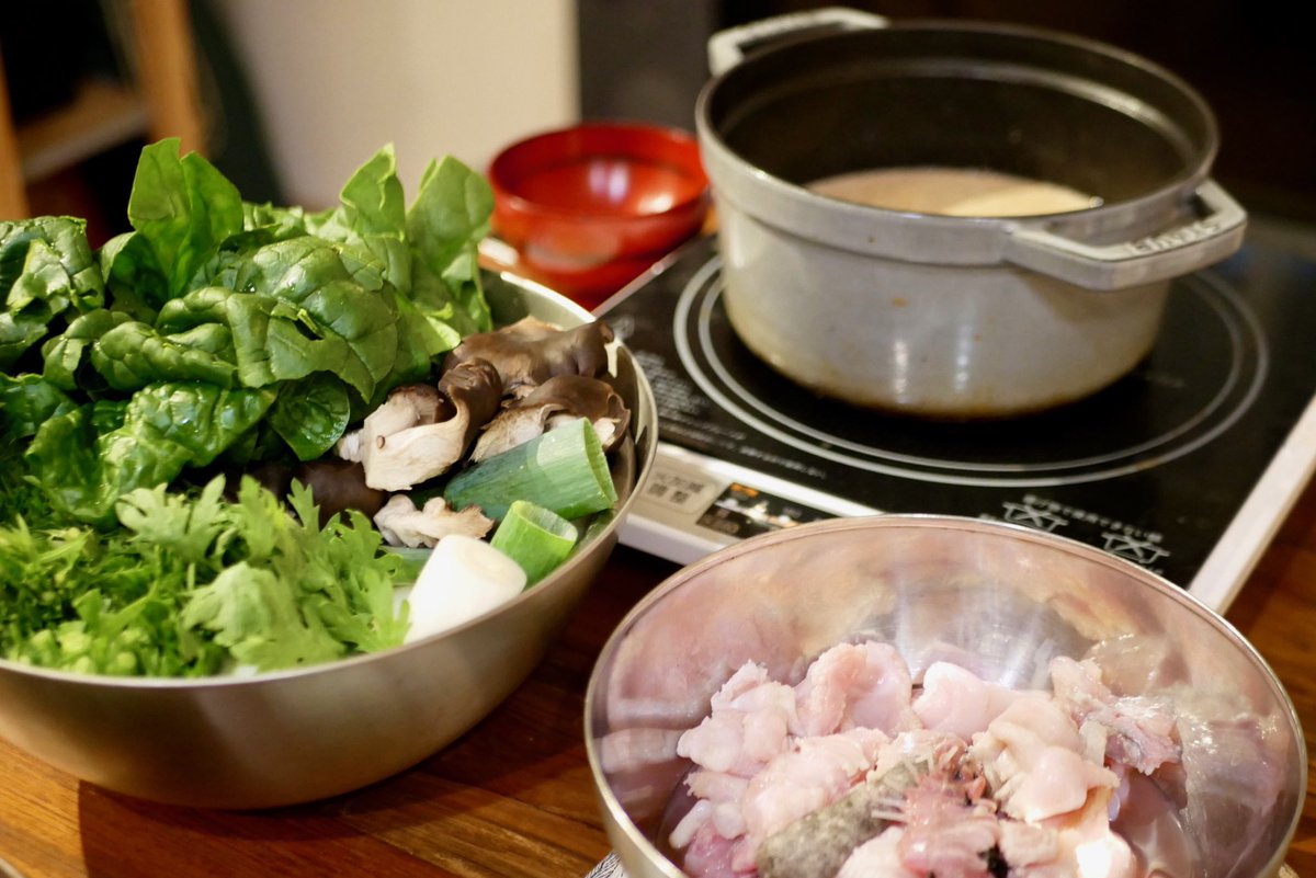 HikaruruKitchen's tweet photo. あんこう鍋 / Monkfish Hot Pot

大洗漁港にて名産のあんこうを仕入れ。肝からスープを作成して鍋に🍲
あんこうは冷凍すると弾力が落ちるらしく、これまでの人生で食べたのは全て冷凍だったと違いが分かるほどプリプリ😳

#あんこう #鍋 #monkfish #goosefish #hotpot #料理 #おうちごはん #cooking https://t.co/bWBXDE3ZjG