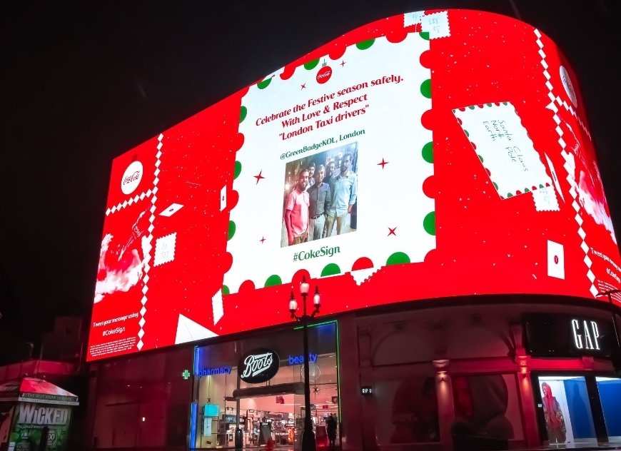 GreenBadgeE1's tweet photo. @coltscabs Not sure if you seen my Xmas message on #CokeSign Piccadilly. https://t.co/cmURmmQmR6