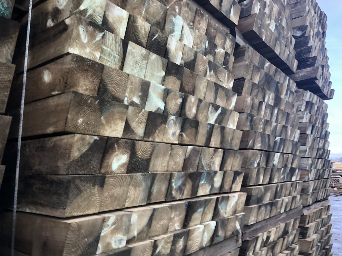 Photos of timber fence posts ready for a customer for early 2021. These redwood posts have been pointed, one way weathered, incised and tanalised to the National Highways Sector Scheme 4 specification ready for a motorway job. #nhss4 #expertsinwood #nationalhighways #stockists