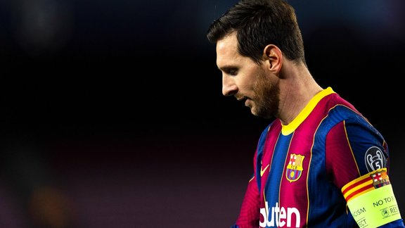 Pour faire le parallèle, aujourd'hui on ne prend pas en compte les buts en équipe B ou C du Barça de Messi et ses buts avec les jeunes/Olympique de l'Argentine, sinon il serait à 741 au lieu des 714 officiels qu'on lui accorde aujourd'hui