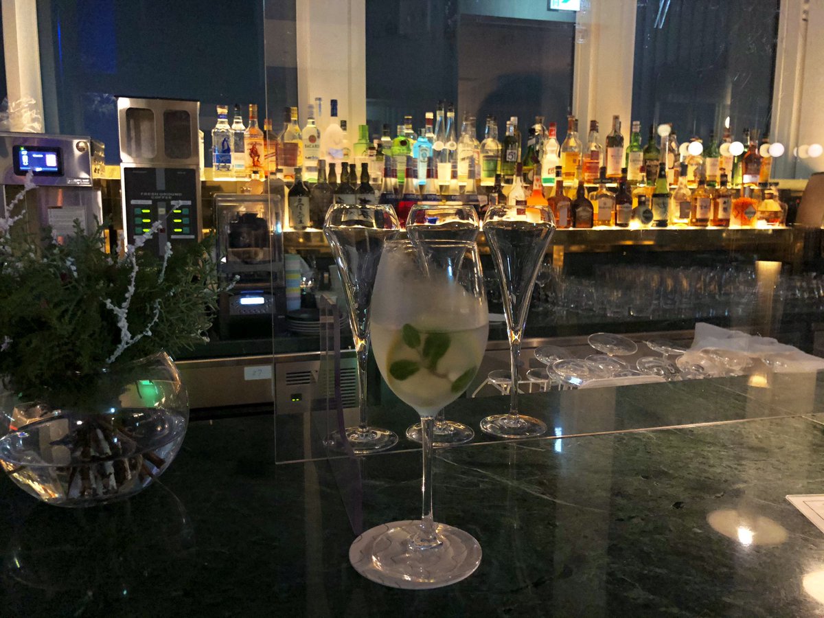 minazo1120's tweet photo. 僕のイメージは爽やか&クールだそうです笑
#都ホテル博多
#SOMEWHEREBAR https://t.co/ExFgAqHnku
