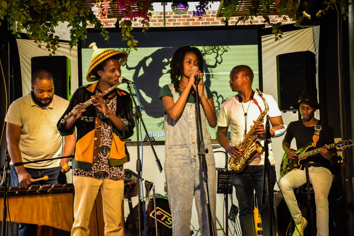 EARTH19_ZA's tweet photo. The talented collective of BagaNtu on our #GetDownToEarth Sunday Session stage💚 https://t.co/9ufnJ87ePL