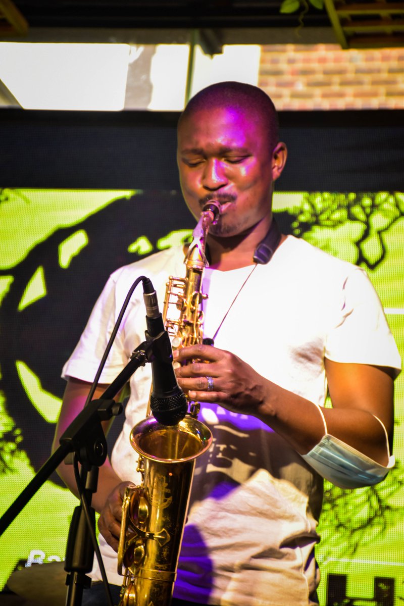 EARTH19_ZA's tweet photo. The talented collective of BagaNtu on our #GetDownToEarth Sunday Session stage💚 https://t.co/9ufnJ87ePL