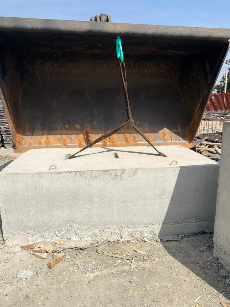 InsideKaduna_'s tweet photo. #KadunaUrbanRenewal under @elrufai be like bicycle 
You keep going and going 
Everyday Na more project updates 

Box culvert on entrances on Waziri  Maccido Road deploy to site for quick installation at Zamani College. https://t.co/13AsxogZiY