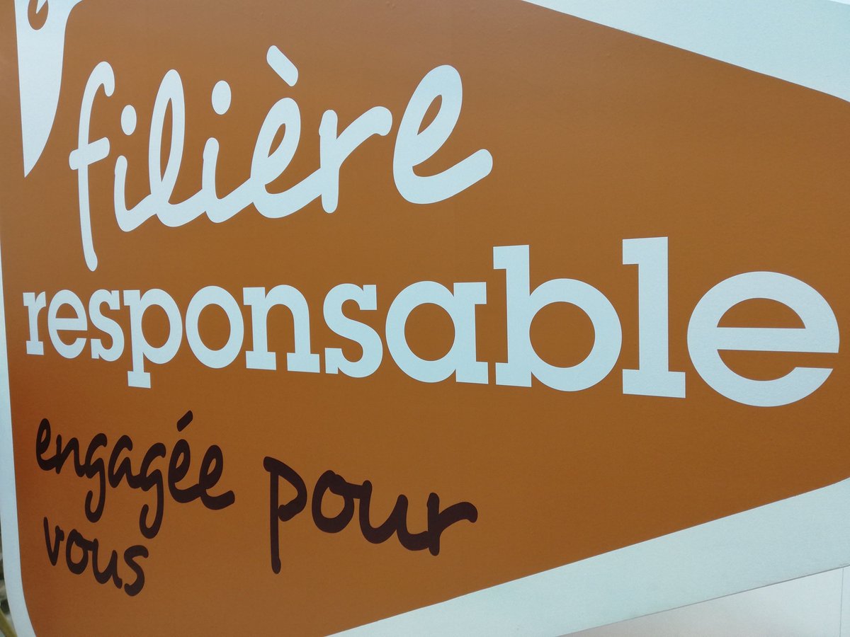 LINEAIRES's tweet photo. Pour ses boucheries trad, @Auchannews va passer en 100 % Label rouge en bœuf d'ici à fin 2021. Via des accords tripartites filière responsable.
https://t.co/jMEqX2686H https://t.co/w7mvVxZfML