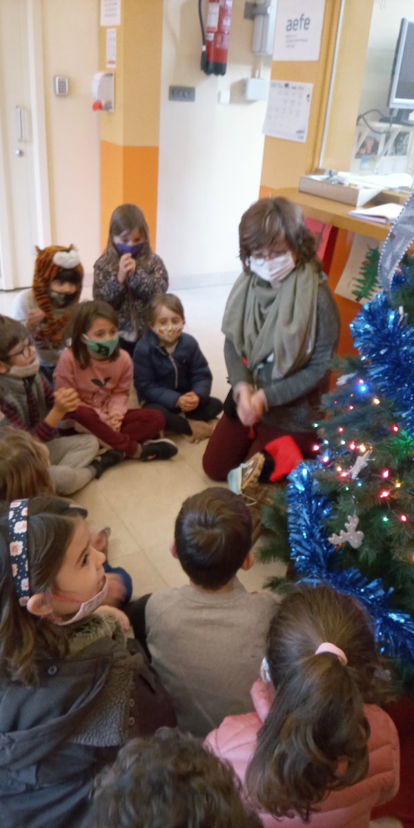 ecolelesseps's tweet photo. A l'escola hem fet cagar el tió. Ens ha dut xocolatines!!! Nyam-nyam!!! @ecolelesseps @aefeinfo https://t.co/ExFQAngNq6