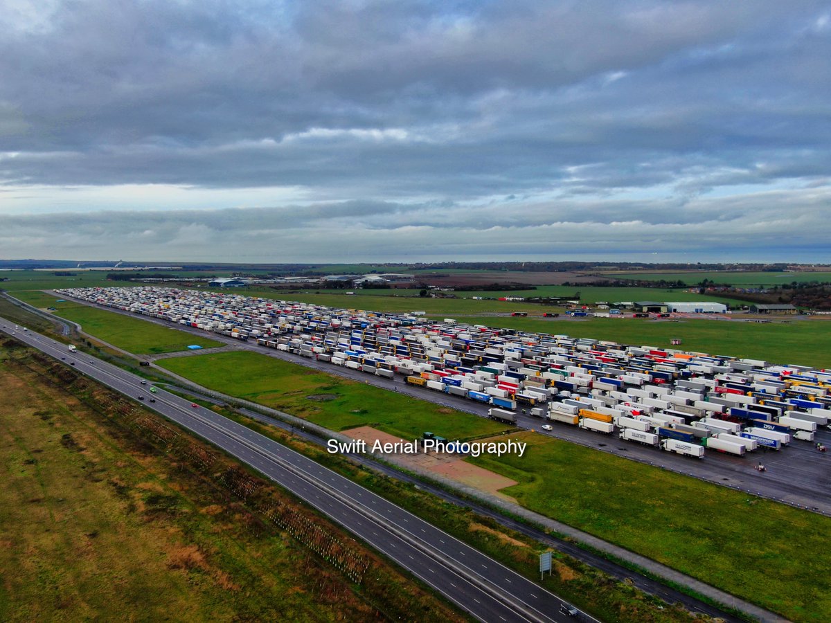 mitchellsnik's tweet photo. Manston Airport site holding lorries following disruption caused by French UK travel ban.
I estimated around 3500 HGV'S https://t.co/QZgrdD6K3K