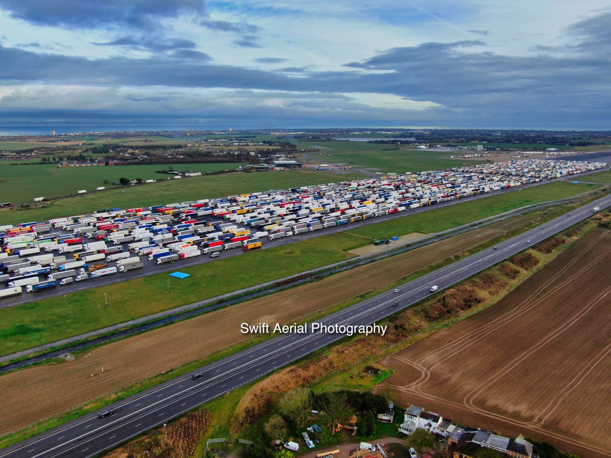 mitchellsnik's tweet photo. Manston Airport site holding lorries following disruption caused by French UK travel ban.
I estimated around 3500 HGV'S https://t.co/QZgrdD6K3K