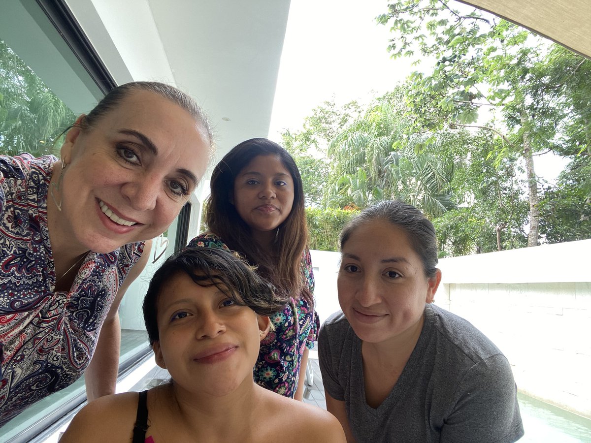 rosiorozco's tweet photo. Felices de volvernos a ver y agradecidas a @AyGueyMx por donarles playeras hermosas y de excelente calidad. 
Conocimos a “Rolando” 👶 hermoso bebé de querida Marisol. Kristel va a retomar sus clases de inglés 👏. #QuintanaRoo https://t.co/MZ2G6Y3k4B