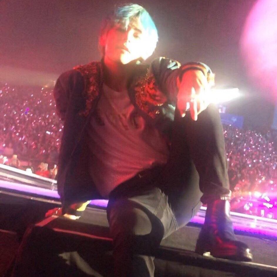 taehyung man spreading ; a needed thread