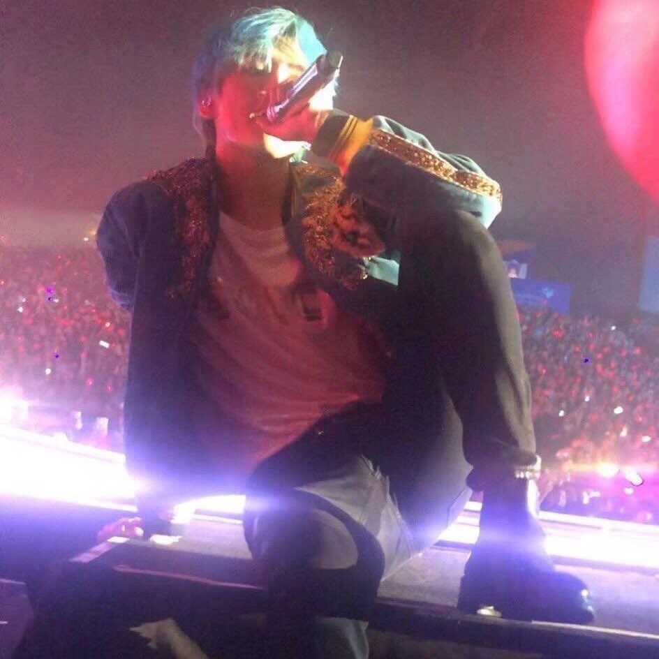 taehyung man spreading ; a needed thread