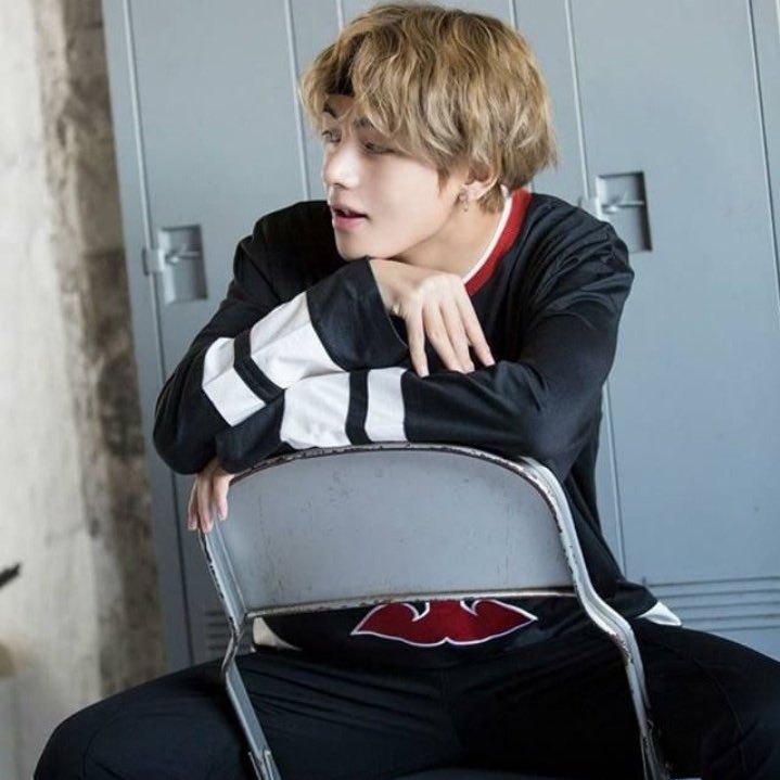 the brown jacket looks so good on him 