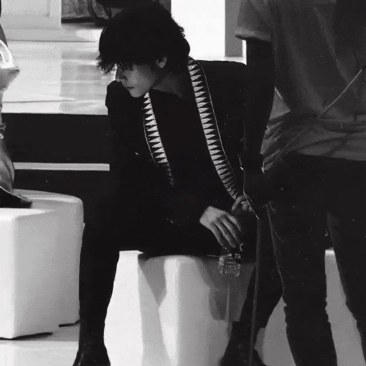 the brown jacket looks so good on him 