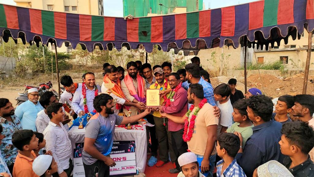 pathan_sumaya's tweet photo. @aimim_national Shaikpet Corporator @MohdRashedFaraz Chief Guest of Shaikpet #Youth_Cricket Tennis Ball #Tournament & Distributed Winning Trophy π & Amount of #20,000 to #First_lancer Team & Runner up Team is Yousufguda. At Fatima Ground, Brindavan Colony, Shaikpet Division. https://t.co/WUNL3ddHDd