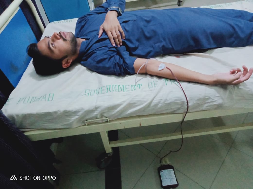 iqrarulhassan's tweet photo. سرِعام کے جانباز ملک کو سنوارنے کے ساتھ ساتھ اپنے خون سے بھی پاکستانیوں کی خدمت کر رہے ہیں. جانباز محمد اسماعیل اسلم (وہاڑی)، محمد مبشر (میکلوڈگنج)، معاذ (گوجرانوالہ) اور میاں منور علی (علی پور) نے مختلف اوقات میں خون عطیہ کیا
#میرا_خون_بھی_حاضر_پاکستان https://t.co/qrTcUqURaR