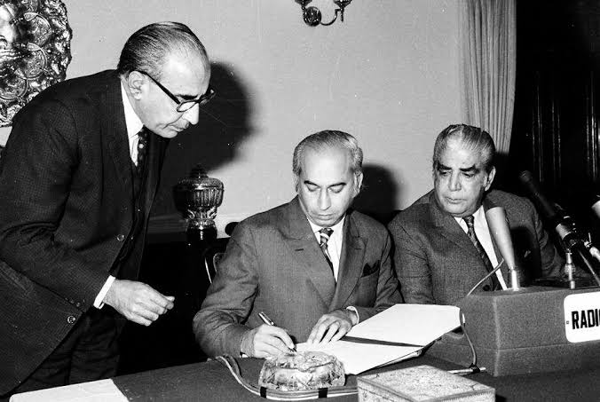 NiaziTribe's tweet photo. and hanged by his successor, Zia-ul-Haq. #Thirdly,#Mujibur Rahman, first prime minister of Bangladesh, assassinated by some rebel troops of his own army.(Ardeshir Cowasjee(Late) September 17, 2000 ) https://t.co/06JJNVaTIV