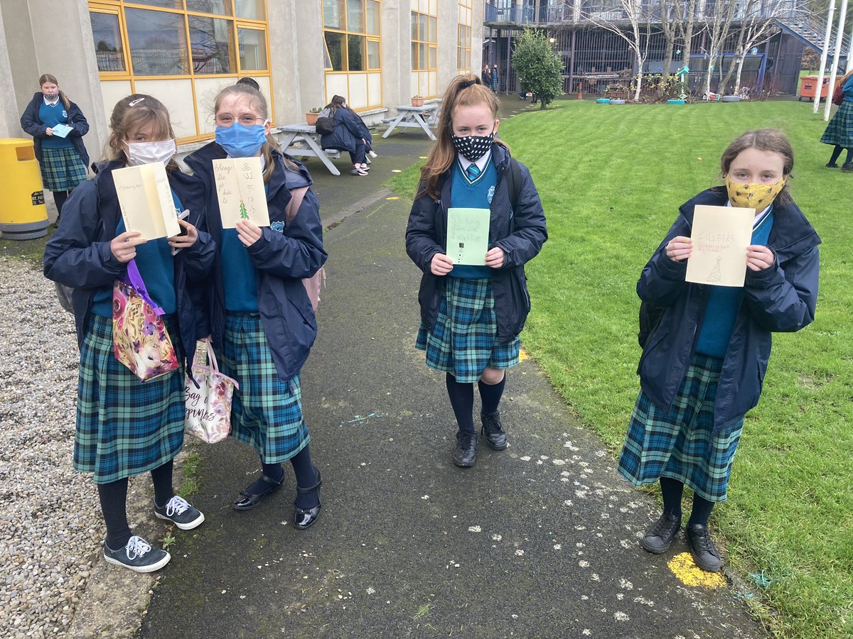 StpaulsgChinese's tweet photo. Wishing all our staff and students @stpaulsg a very Merry Christmas or #圣诞快乐. Students got into the festive spirit by making #Christmas #cards in #Chinese for their loved ones. Like all of us, they deserve a well earned break. 

Many exciting things to come in 2021! https://t.co/el7Eb5xQip