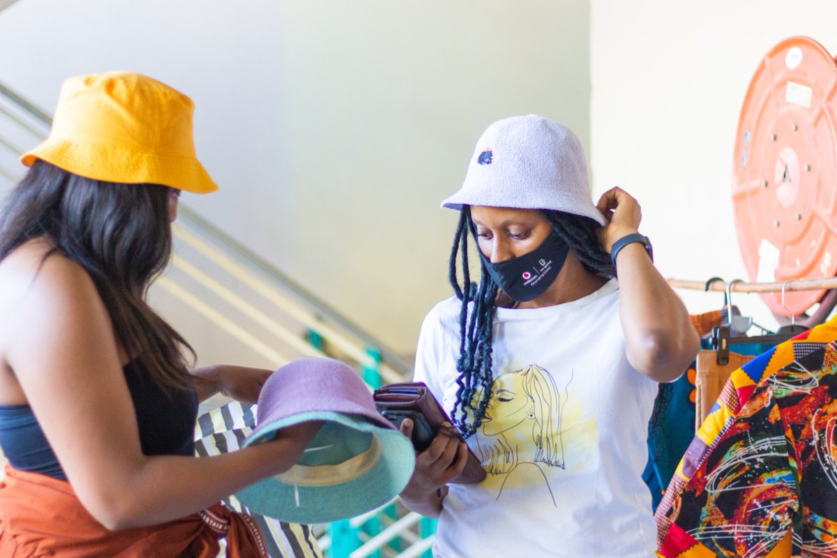 Shipa_Online's tweet photo. Hi Custies☺️
Ska fetoang ke last 2 days of Festive Pop-up Store happening @cubanlinx_ls  from 10am to 6pm ka 23rd and 24th Dec 2020
Tsa Summer'20 feela

#tsasummer #shipapopup https://t.co/57u9r6MSIG
