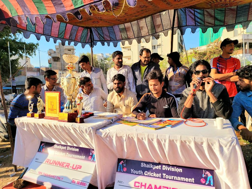 hussain_khan011's tweet photo. @aimim_national Shaikpet Corporator @MohdRashedFaraz Chief Guest of Shaikpet #Youth_Cricket Tennis Ball #Tournament & Distributed Winning Trophy π & Amount of #20,000 to #First_lancer Team & Runner up Team is Yousufguda. At Fatima Ground, Brindavan Colony, Shaikpet Division. https://t.co/g44YMB5pt2
