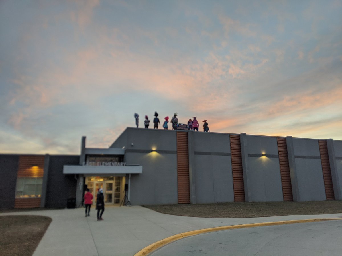 Rushthewriter's tweet photo. A tradition like no other.

The last day before winter break, staff at East Elementary School in Sheldon dress up as characters and greet students from the roof. https://t.co/rSprGMv9Ht